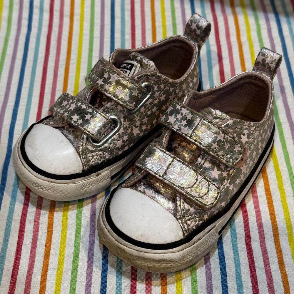 Shiny silver & pink Converse velcro sneakers